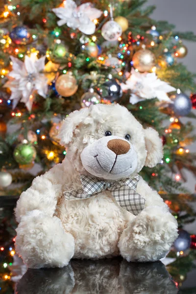 Brinquedo e árvore de Ano Novo — Fotografia de Stock