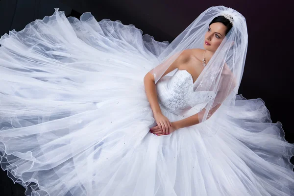 Young Beautiful Bride — Stock Photo, Image