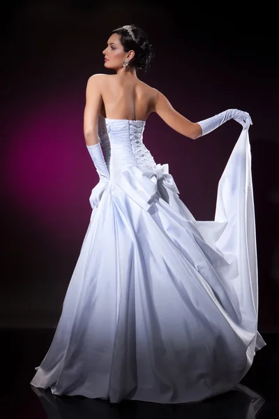 Giovane bella sposa — Foto Stock