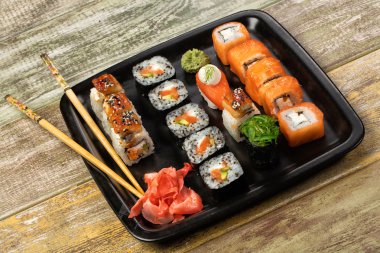 Japon suşi bir tablo