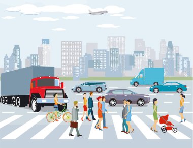 Yol trafiği, apartmanlar ve yaya geçidinde yayalar olan şehir.