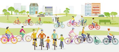 Bisiklet yolunda bisikletli aileler