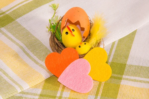 Easter decoration and three colorful  felt hearts on cotton napkin. — Stock Photo, Image