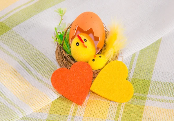 Easter decoration and three colorful  felt hearts on cotton napkin. — Stock Photo, Image