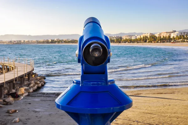 Pay telescope overlooking maritime city. Costa Dorada, Spain. — Stock Photo, Image