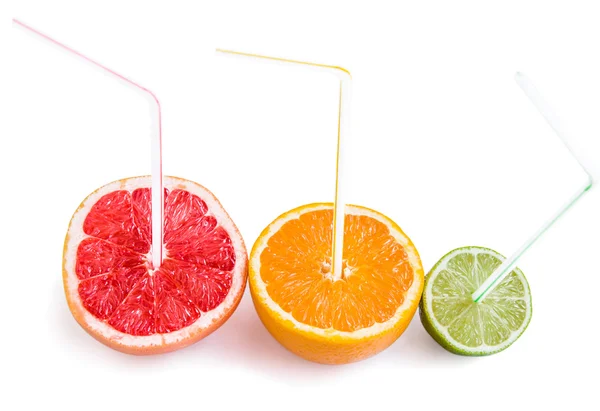 Greyfurt, portakal ve limon ile beyaz payet yarısı.