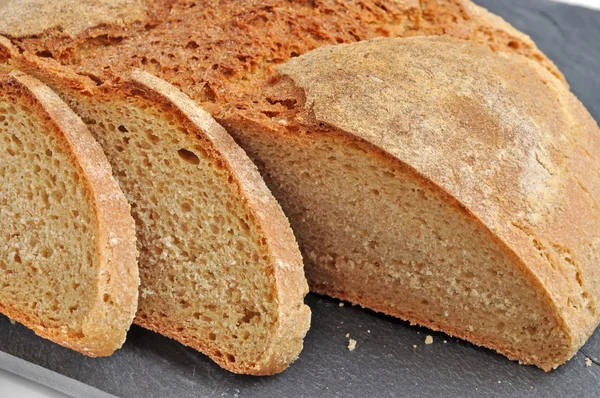 Zbliżenie świeży wiejskiego chleba. — Zdjęcie stockowe
