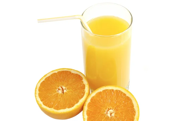 Glas Orangensaft mit frischen Orangenscheiben isoliert über Stockbild