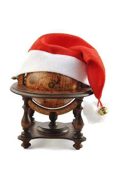 Vintage zeměkoule s Santa hat izolované na bílém. — Stock fotografie