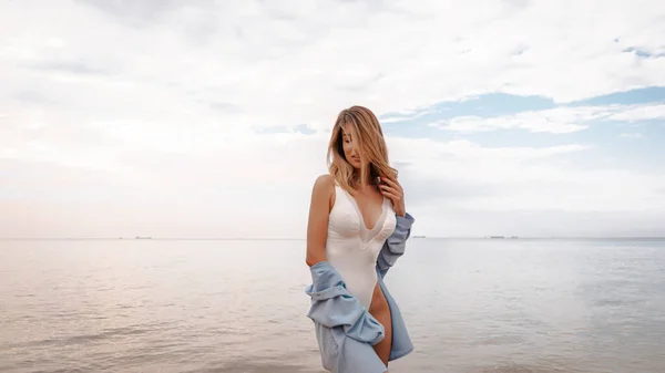 Beautiful Young Woman White Bodysuit Jeans Shirt Posing Water Beach — Stock Photo, Image