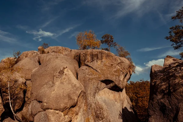 Мальовничий Вид Скелясті Пагорби Під Блакитним Небом Сонячний День Ліцензійні Стокові Фото