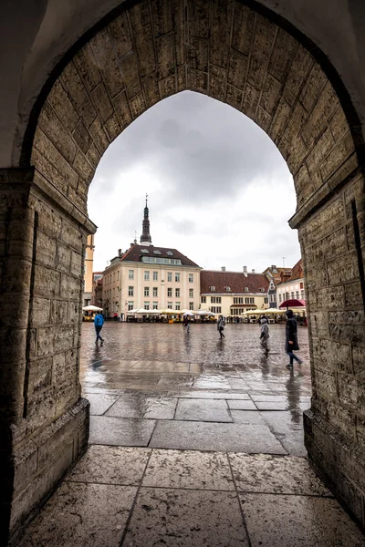 Centro histórico da praça principal de Tallinn — Fotografia de Stock