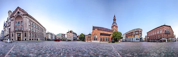 Skyline de la ciudad vieja de Riga — Foto de Stock