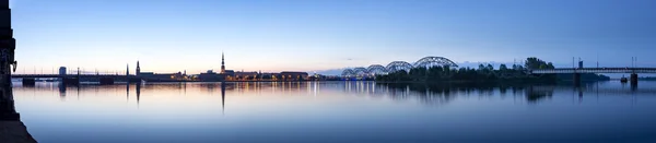 Riga cityline panorama i tidig morgon — Stockfoto
