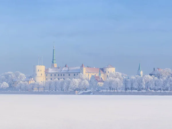 Lettország fővárosának, Rigának a téli égboltja — Stock Fotó
