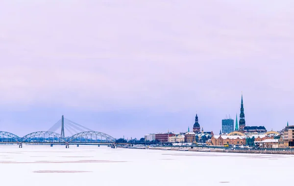 Riga cityline panorama from middle of river Daugava — Stock Photo, Image