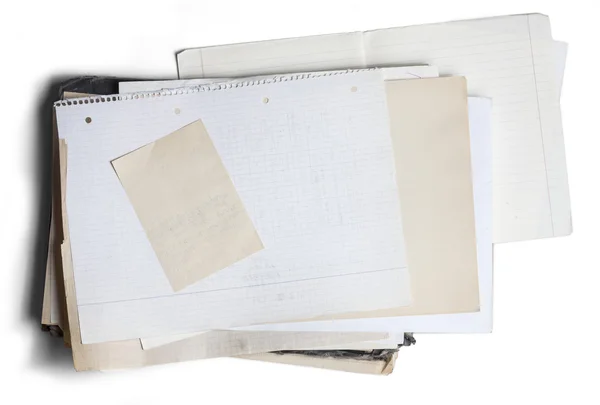 Folha de papel quadrada na pilha de papéis envelhecidos — Fotografia de Stock