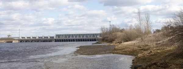 Staudamm des Wasserkraftwerks — Stockfoto