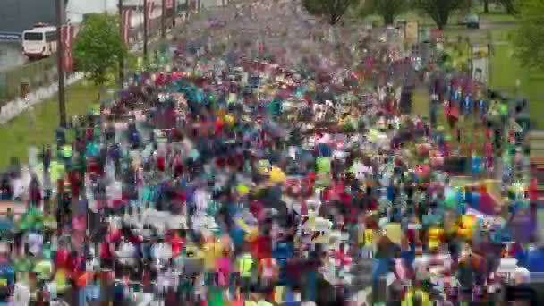 Zeitraffer des City-Marathons Massenstart — Stockvideo