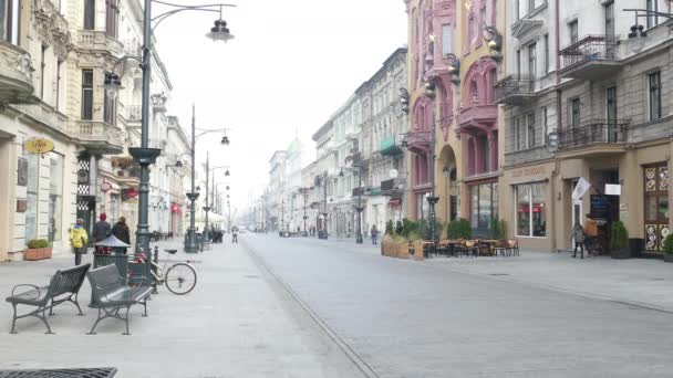 Piotrkowska to głównych atrakcji turystycznych miasta Polski Lodz. — Wideo stockowe