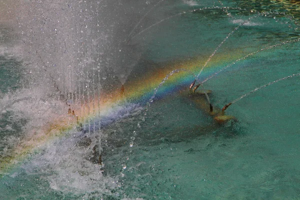 Zon is het maken van rainbow — Stockfoto