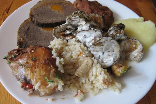 Carne de vaca com cenoura e arroz — Fotografia de Stock