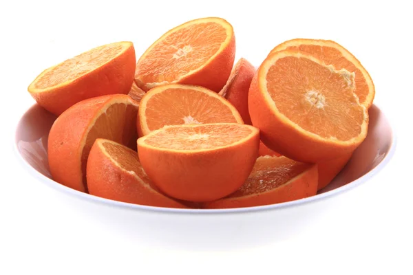 Frische Orangen isoliert — Stockfoto