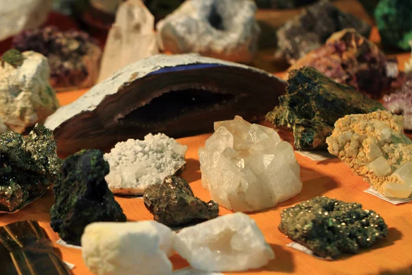 Фон дорогоцінних каменів природного кольору — стокове фото