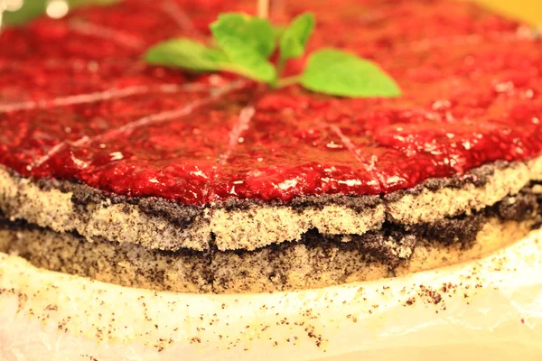 Raspberries cake with mint — Stock Photo, Image