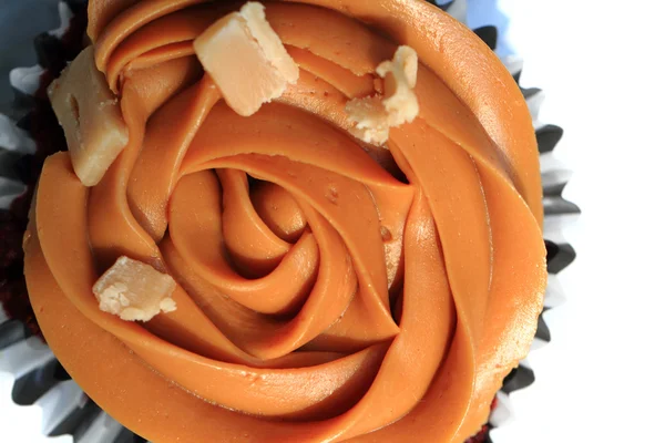 Cupcake de caramelo isolado — Fotografia de Stock