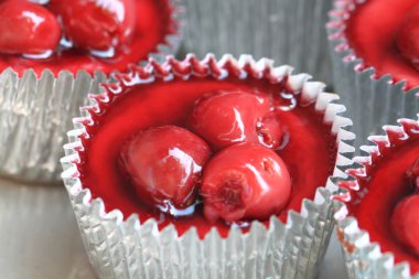 Kırmızı kiraz kek