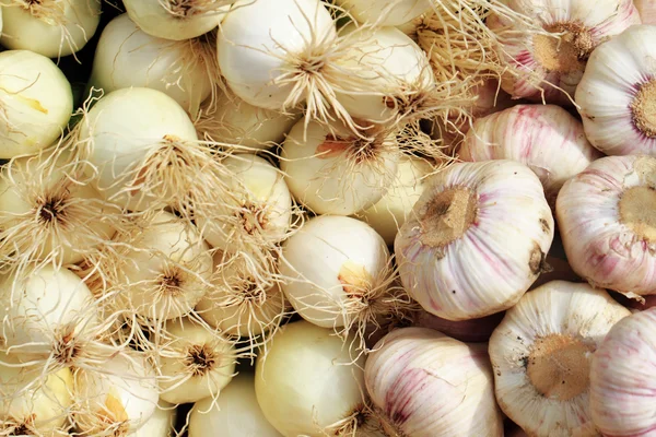 Fresh garlic and onion background — Stock Photo, Image