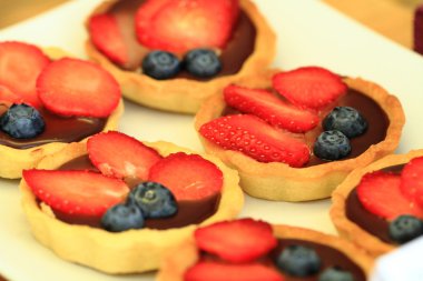 taze çilekli tatlı