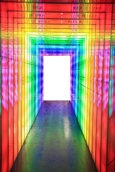 Regenboog kleur tunnel — Stockfoto