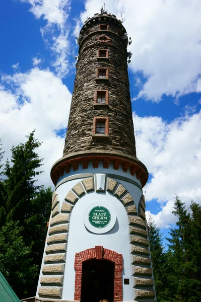 Torre de vigilancia Zlaty Chlum en las montañas Jeseniky — Foto de Stock