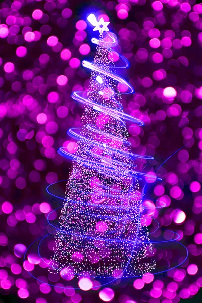 색상 빛에서 크리스마스 트리 — 스톡 사진