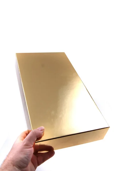 白色背景上的大金盒 — 图库照片
