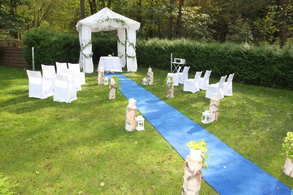 very nice outdoor wedding place as very nice background