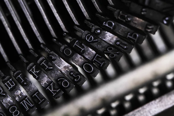 作为优秀技术背景的旧打字机的细节 — 图库照片