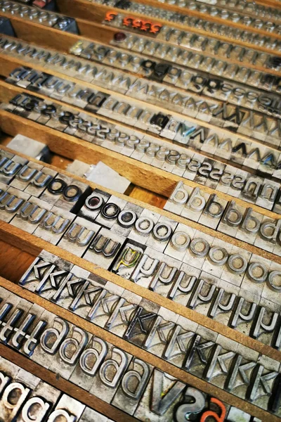 Παλαιά Γράμματα Τυπογραφικού Αλφαβήτου Ρετρό Τεχνολογικό Υπόβαθρο — Φωτογραφία Αρχείου
