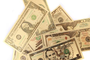 Beyaz arka planda izole edilmiş altın dolar banknotları