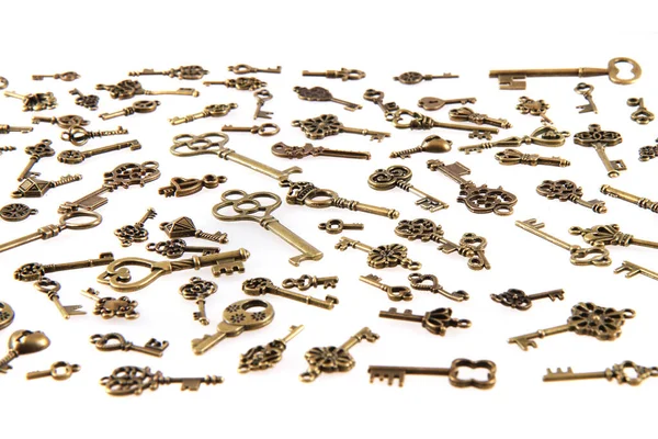 Παλιά Κλειδιά Αντίκες Που Απομονώνονται Στο Λευκό Φόντο — Φωτογραφία Αρχείου