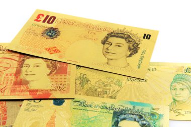 Beyaz arka planda izole edilmiş altın sterlin