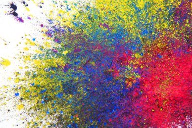 Beyaz arkaplanda cmyk lazer tozu izole edildi