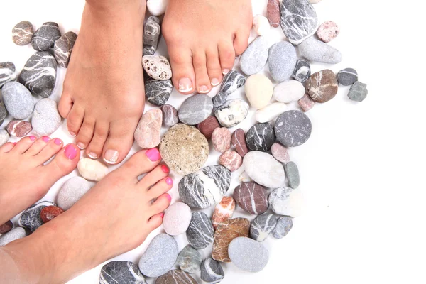 Pies de mujer (pedicura) con piedras —  Fotos de Stock