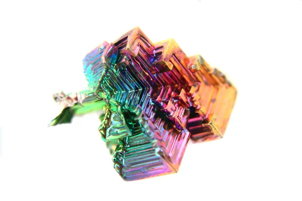 Cristal de bismuth de couleur isolé — Photo