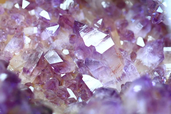 Amethyst Edelstein mineralischen Hintergrund — Stockfoto