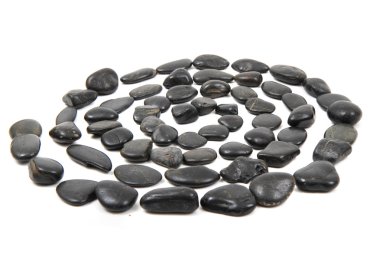 Siyah taşlar sarmal izole