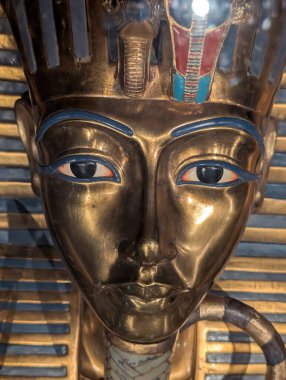 Güzel altın metalden eski bir Mısır hatırası.