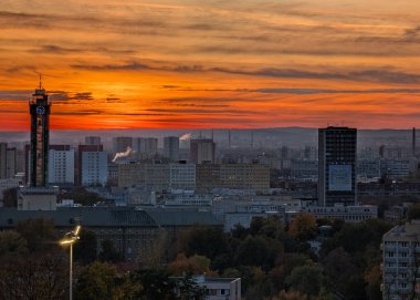 Ostrava Belediye Binası Kulesi Sonbahar günbatımında